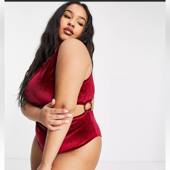 ASOS DESIGN Curve ring side swimsuit in red velvet - Picture 4 of 8